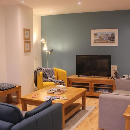 Stylish Flat In Central Tenby & Free Parking Экстерьер фото