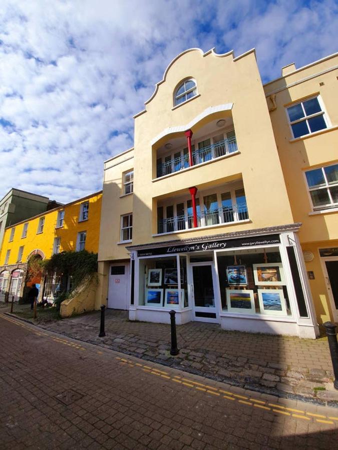 Stylish Flat In Central Tenby & Free Parking Экстерьер фото