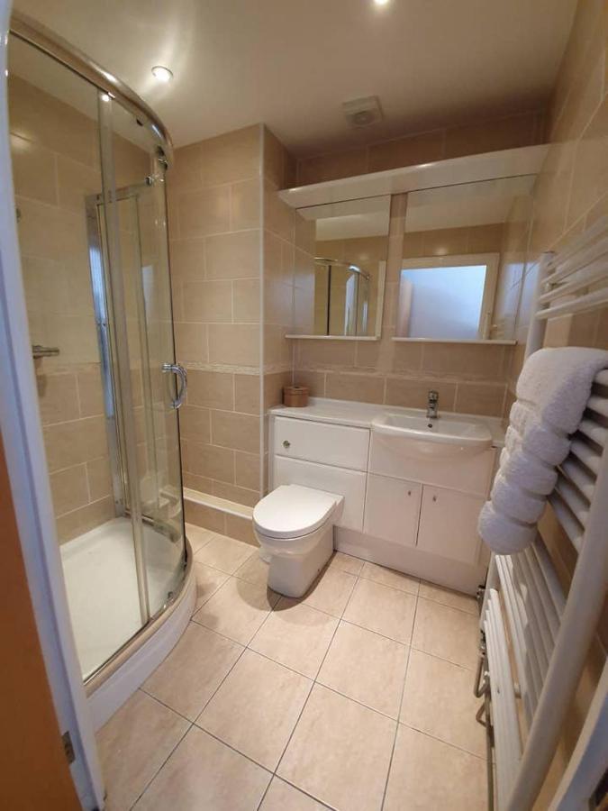 Stylish Flat In Central Tenby & Free Parking Экстерьер фото