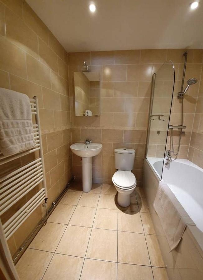 Stylish Flat In Central Tenby & Free Parking Экстерьер фото