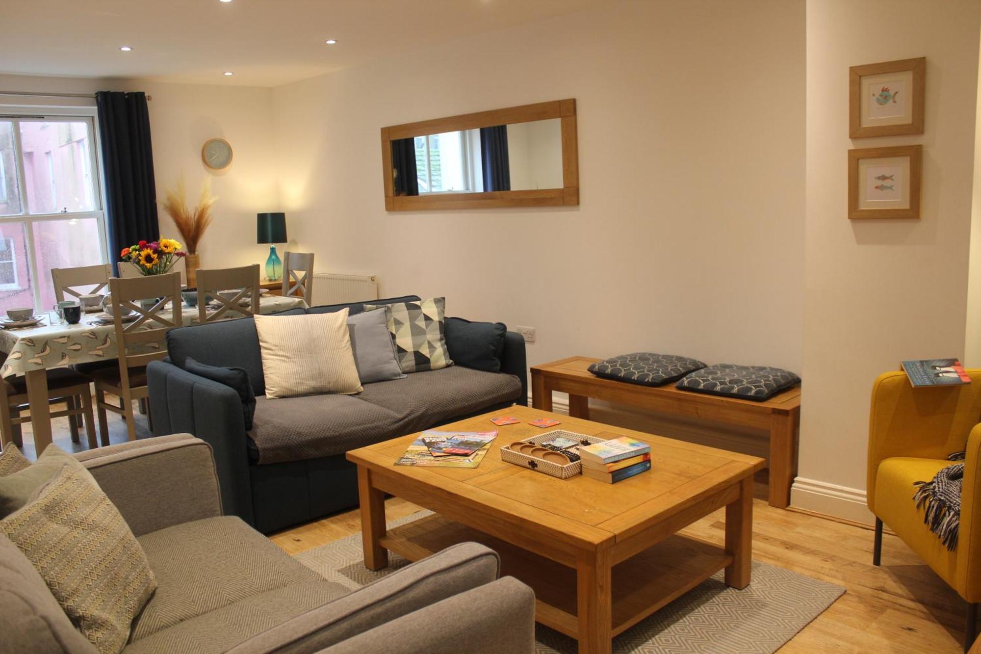 Stylish Flat In Central Tenby & Free Parking Экстерьер фото